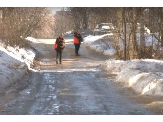 В Смоленске на борьбу с гололедом подняты мобильные бригады «Жилищника»