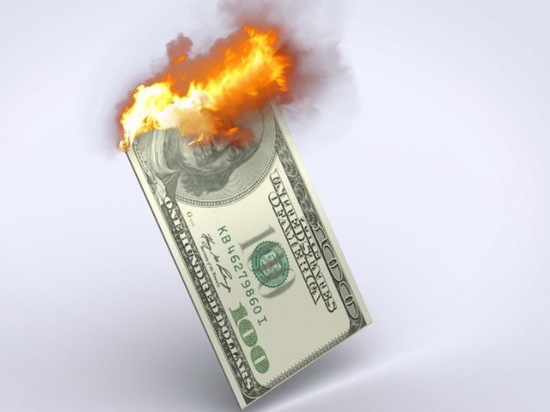 Эксперт: доллар стал черной дырой