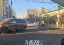 Утром 18 марта на центральных улицах Читы образовались пробки из-за ограничений движения транспорта возле площади Ленина