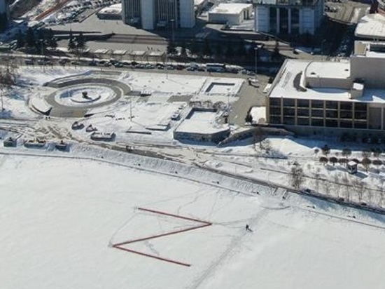 Огромная буква «Z» появилась на Городском пруду Екатеринбурга