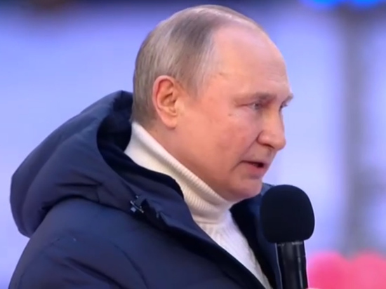 Путин поблагодарил крымчан за "жесткий барьер неонацистам"