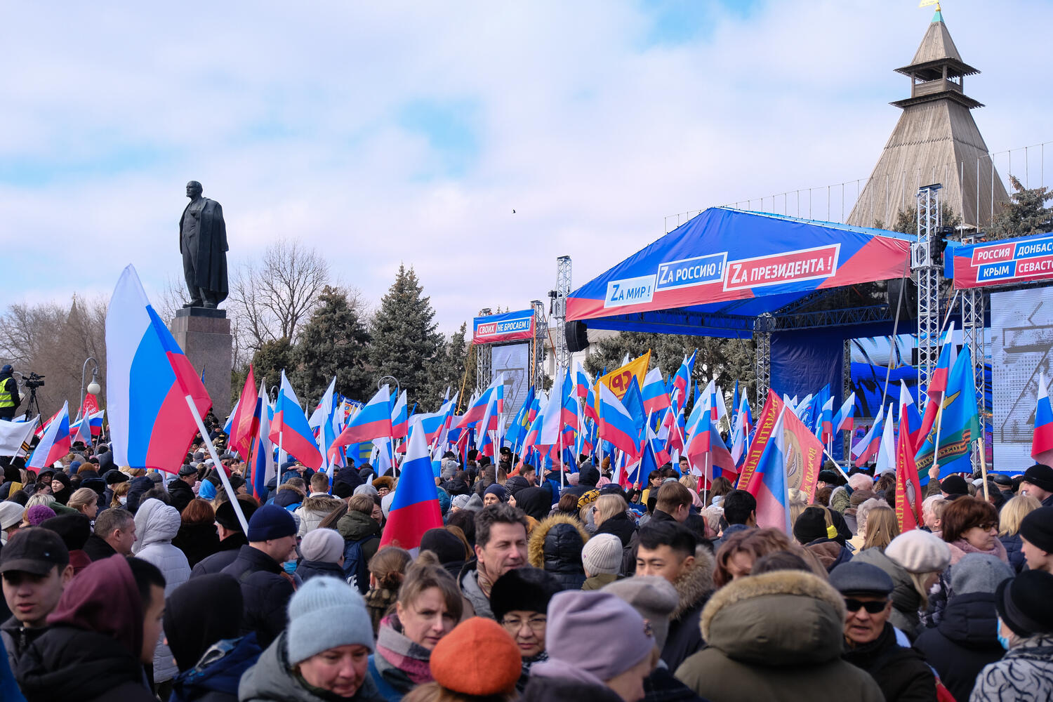 концерты в крыму 2024 год. крым россия 2014. флаги после концерта в лужниках. концерты в крыму 2024 год. концерт за россию 2022.