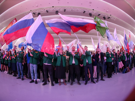 Митинг-концерт в честь годовщины присоединения Крыма к России прошел в Красноярске