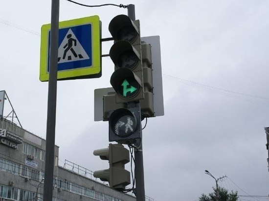 В Омске увеличилось число светофоров с новой секцией для пешеходов