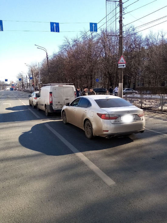В Твери на улице Вагжанова произошло тройное ДТП