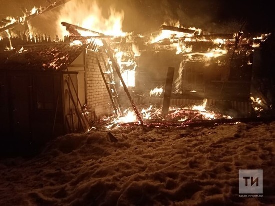 На пожаре в частном доме в Казани погиб человек