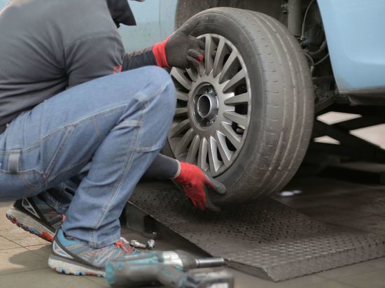 Угнавшего Ford из автосервиса механика задержали в поселке Рощино