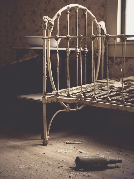 В Кардымовском районе из дачных домов выносят даже металлические кровати