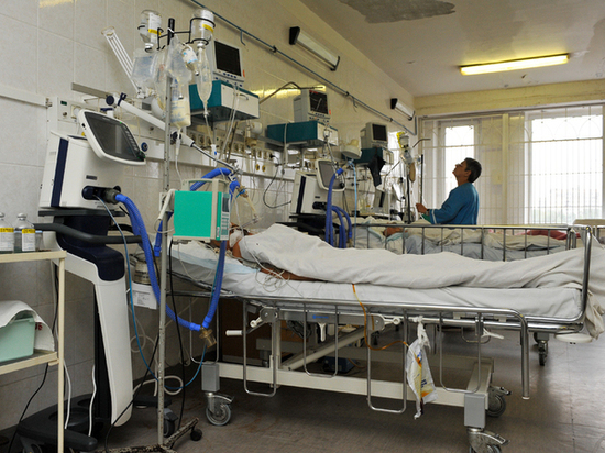 Количество суточных госпитализаций с COVID-19 упало на 30 % в Петербурге