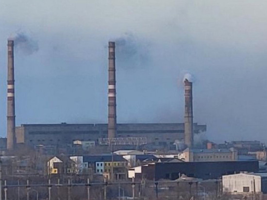 На ТЭЦ в Казахстане рухнула труба