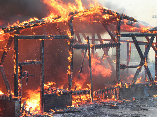 В Черняховске сгорел деревянный дом
