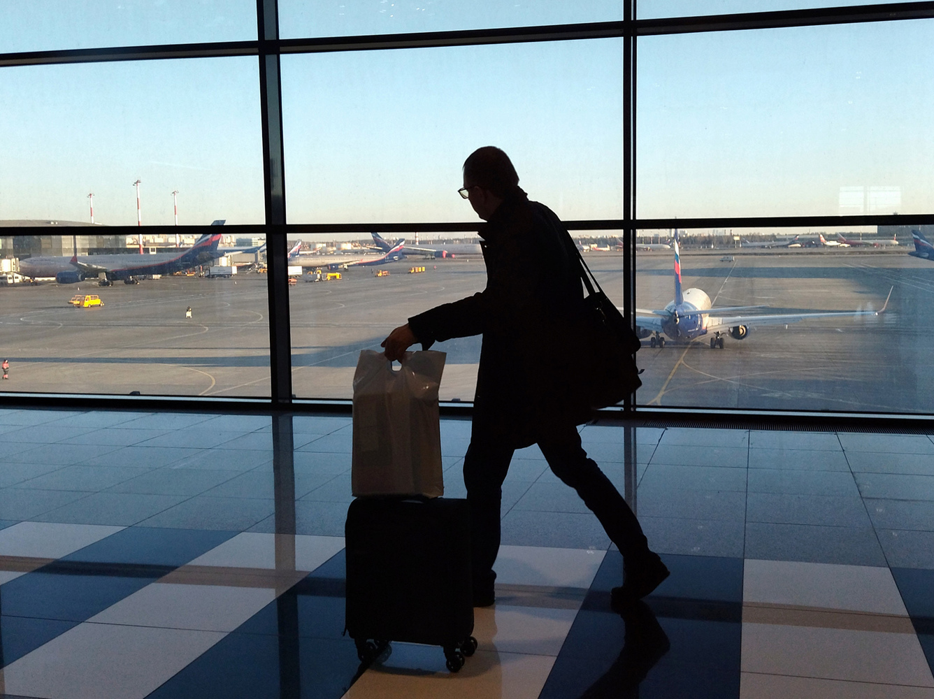 «Шереметьево» опустело на фоне проблем с перелетами: кадры аэропорта