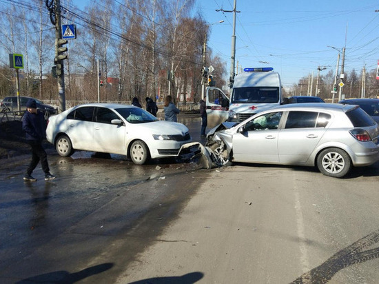 В Рязани в ДТП с участием Škoda и Opel пострадал 26-летний мужчина