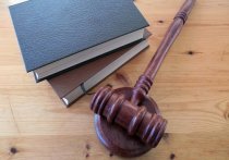 Жительницу Тулы оштрафовали на 48 тысяч рублей за вывешенный на своем балконе плакат с надписью, дискредитирующей действия российских военных