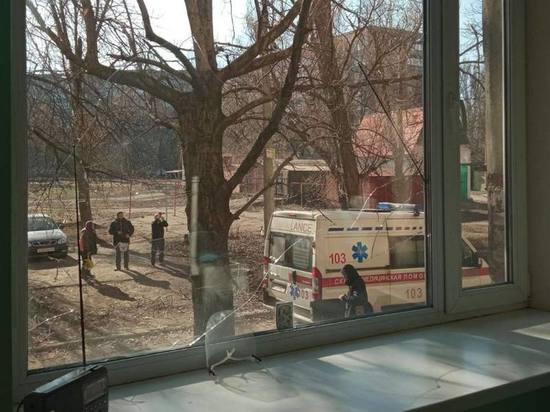 Под обстрелом в Донецке оказалась стоматология и жилой дом