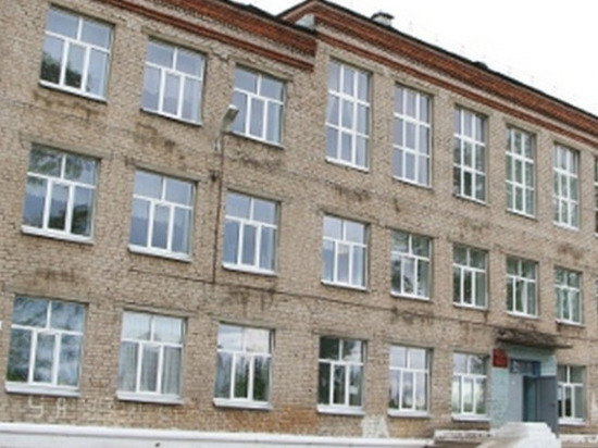 У школы №65 в Ижевске начала трескаться кирпичная кладка