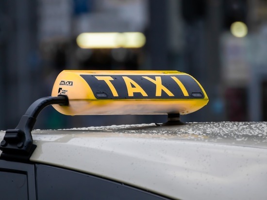 Глава СПЧ попросил Мишустина запретить иностранные права в такси