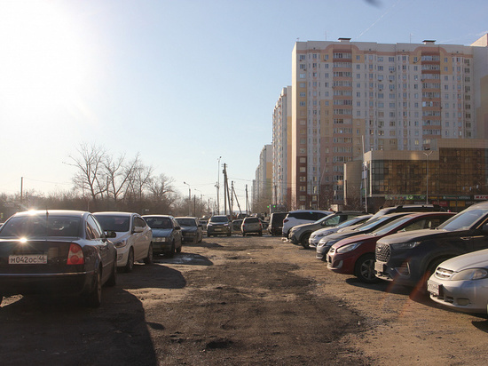 В Курске ямы у детской поликлиники на Клыкова засыпали фрезератом
