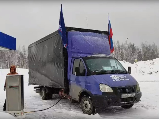 Гололед, взорвавшееся колесо и приветствия попутчиков: «Газель» с посылками северян российским солдатам выехала за пределы Ямала