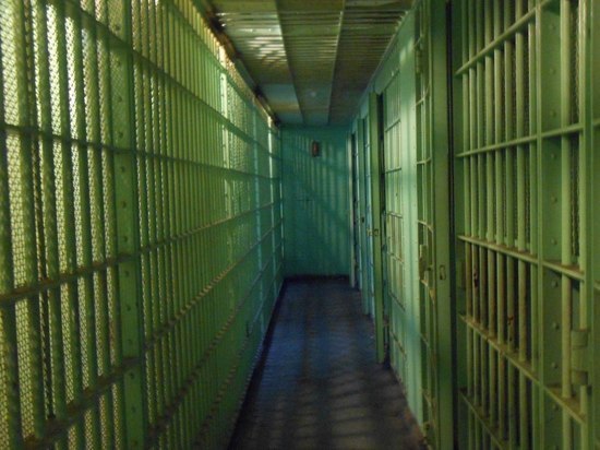 Насиловавший несколько лет свою падчерицу педофил приговорен к 24 годам колонии