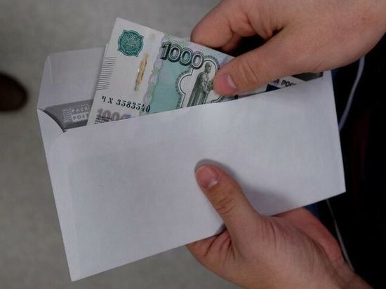 В аэропорту Казани задержали женщину с долларами без декларации