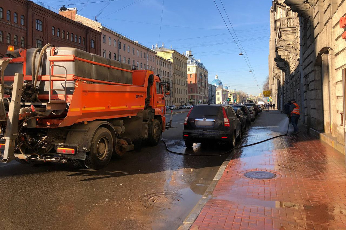 Автомобилисты, песок и штукатурка: откуда появилась пыль на улицах  Петербурга - МК Санкт-Петербург