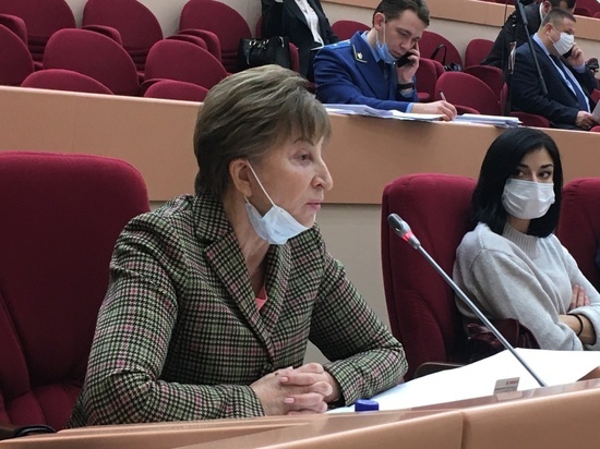 Депутат Саратовской областной думы Зинаида Самсонова сложила мандат