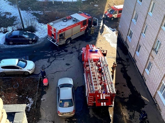 В Великом Новгороде эвакуировали дом из-за загоревшегося дивана