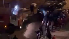 В Одинцово жители на руках оттаскивали машины, мешающие проезду пожарных: видео