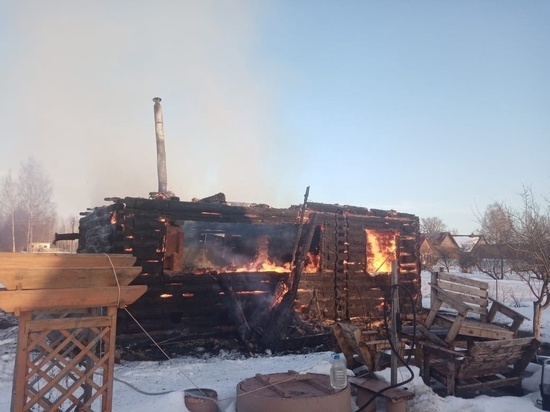 Общественники вытащили человека из пламени в Маловишерском районе