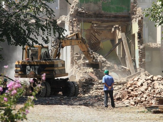 В Сочи планируется переселение жильцов из 54 аварийных домов