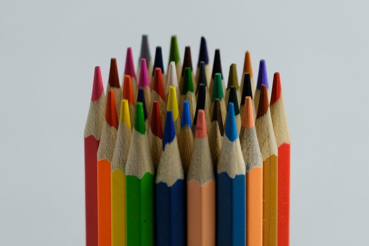 Много стержневый цветной карандаш