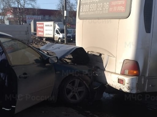 Два человека травмированы в массовом ДТП с автобусом в Калужской области