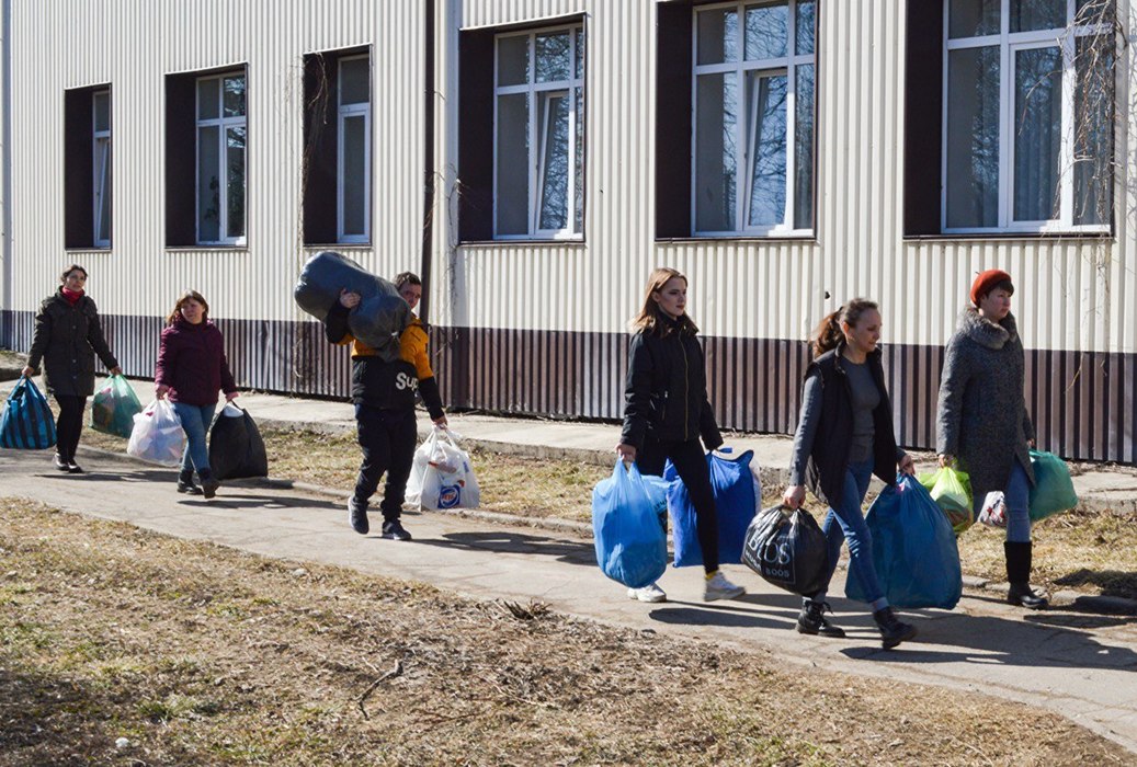 Донецк принимает беженцев в школах 