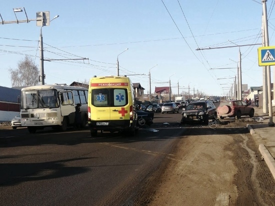 Из-за жесткого ДТП на улице Карпинского образовалась огромная пробка