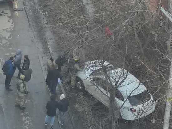 В центре Рязани около разбитого Porsche заметили силовиков