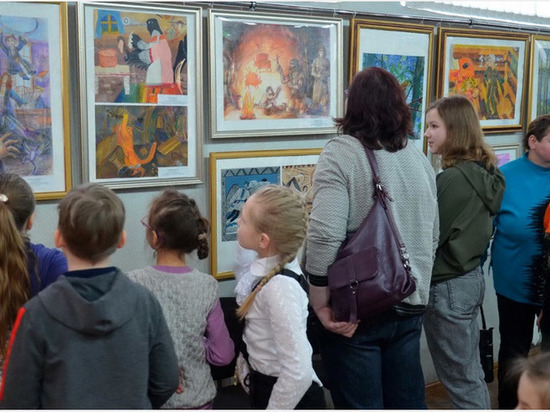 В Смоленске начала работать выставка детского творчества
