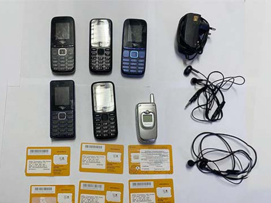 В Клинцах ФСИН пресекла попытку перебросить в колонию 6 телефонов