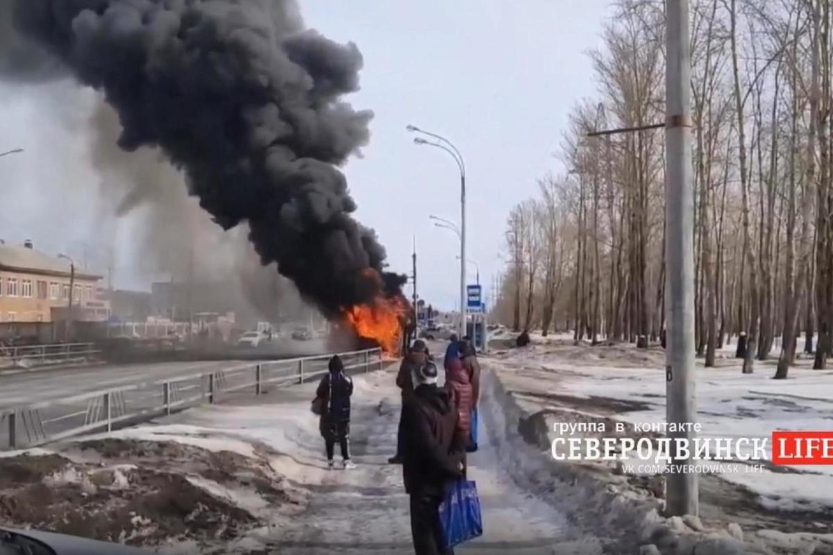 В Северодвинске на остановке загорелся пассажирский автобус - МК Архангельск