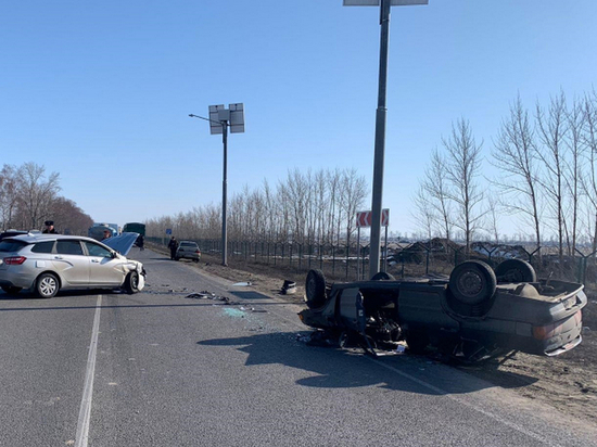 Три человека попали в больницу после аварии под Воронежем