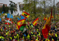 Тысячи людей вышли к концу недели на акции протеста в Испании, продолжающиеся еще с середины месяца