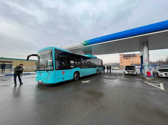 Новые автобусы сделают чище воздух в Петербурге