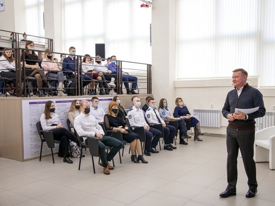 Губернатор Роман Старовойт провел встречи со студентами курских вузов