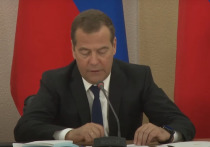 Зампред Совбеза РФ Дмитрий Медведев заявил, что дефолт 1998 года был связан с меньшей защищенностью государства