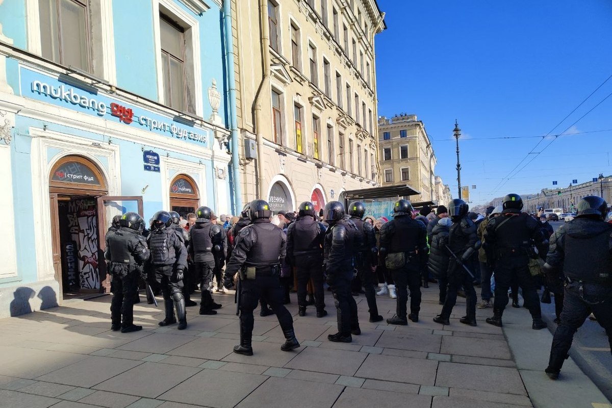 Новости спб сегодня последние. Митинги в Санкт-Петербурге сейчас. Митинг в Питере. Митинг второго апреля. Несанкционированные митинги наказание.