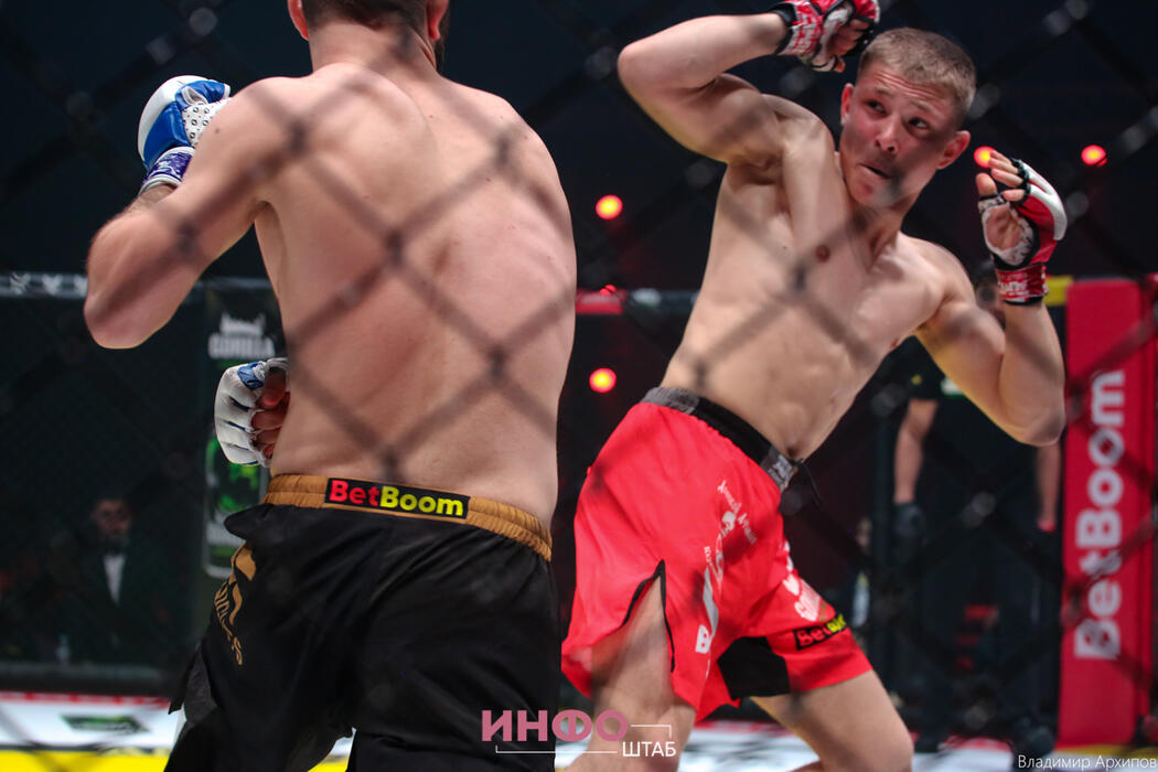 вышел на ринг за 3000 долларов. бой на ринге в масках. вышел на ринг за 3000 долларов. вышел на ринг за 3000 долларов. смешанные единоборства.