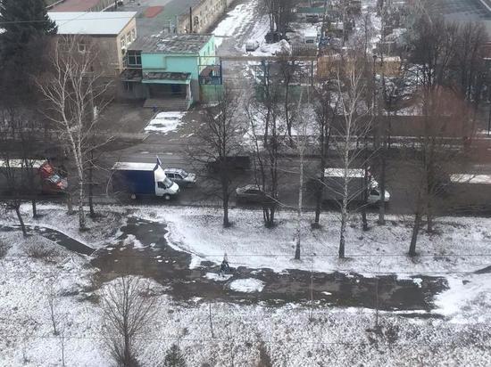 В Рязани засняли колонну грузовиков с российскими флагами