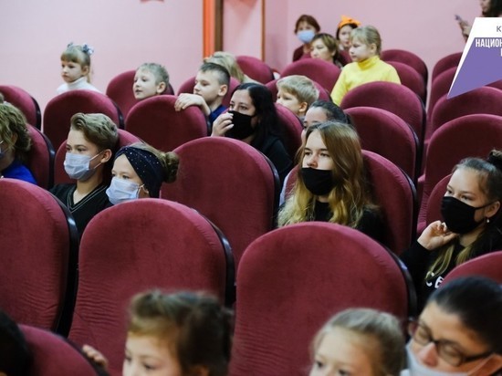 В Астрахани в школы искусств закупают новые инструменты