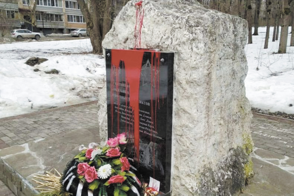 Осквернение памятников. Памятники войны. Воины интернационалисты. Памятник воинам интернационалистам.