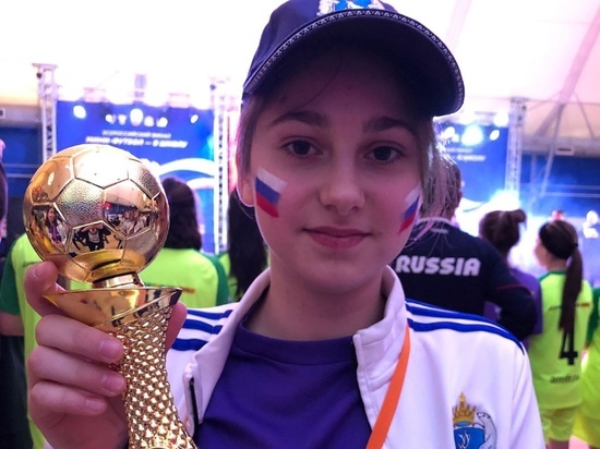Юную спортсменку из Ноябрьска признали лучшим игроком всероссийского турнира по мини-футболу